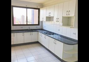 Apartamento com 3 Quartos à venda, 128m²