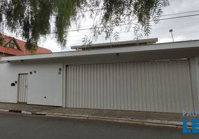 Sobrado com 4 Quartos para venda ou aluguel, 370m²
