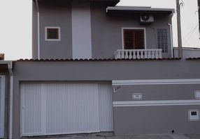Casa com 4 Quartos à venda, 180m²