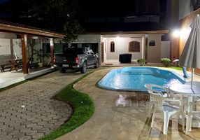 Casa com 2 Quartos à venda, 300m²