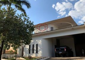 Casa de Condomínio com 4 Quartos para alugar, 330m²