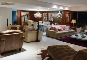 Apartamento com 3 Quartos à venda, 225m²