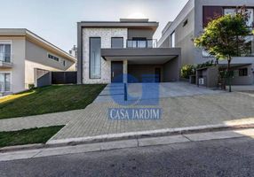 Casa de Condomínio com 4 Quartos à venda, 242m²