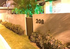 Casa de Condomínio com 4 Quartos à venda, 200m²