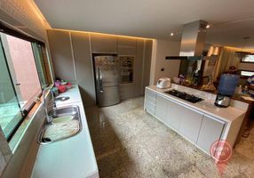 Casa com 3 Quartos para venda ou aluguel, 180m²