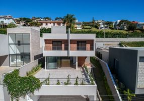 Casa de Condomínio com 4 Quartos à venda, 400m²