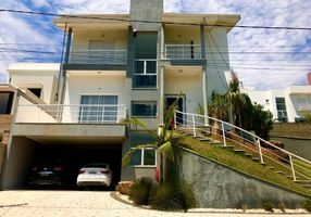 Casa de Condomínio com 3 Quartos à venda, 275m²