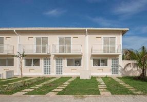 Casa com 2 Quartos à venda, 74m²