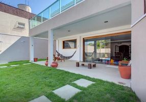 Casa com 5 Quartos à venda, 380m²