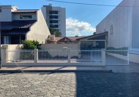 Casa com 2 Quartos à venda, 100m²
