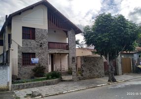 Casa com 3 Quartos à venda, 330m²