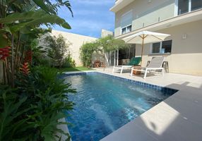 Casa de Condomínio com 3 Quartos à venda, 258m²