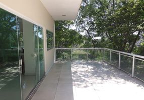 Casa de Condomínio com 4 Quartos à venda, 220m²