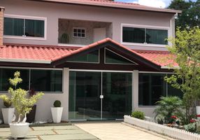 Casa com 3 Quartos à venda, 300m²