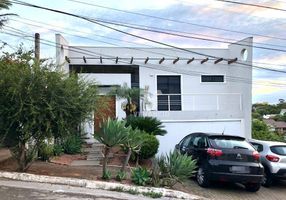 Casa com 3 Quartos à venda, 180m²