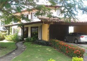 Casa de Condomínio com 4 Quartos à venda, 350m²