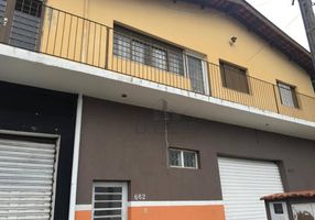 Casa com 3 Quartos para alugar, 145m²