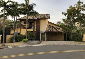 Casa de Condomínio com 4 Quartos à venda, 470m²