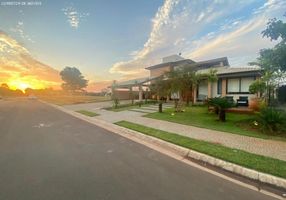 Casa de Condomínio com 3 Quartos à venda, 450m²