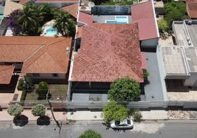 Casa com 4 Quartos à venda, 297m²