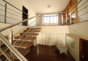 Casa com 4 Quartos para alugar, 500m²