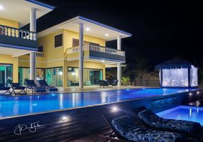 Casa com 6 Quartos à venda, 1083m²