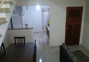 Casa de Condomínio com 2 Quartos para alugar, 85m²