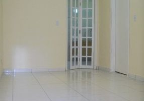 Casa com 2 Quartos para alugar, 70m²