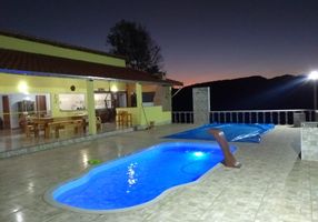Casa com 3 Quartos à venda, 250m²