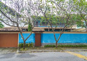 Casa com 4 Quartos à venda, 277m²