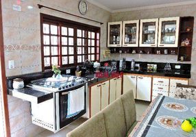 Casa com 4 Quartos para venda ou aluguel, 212m²