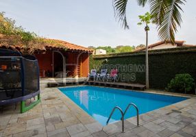 Casa com 4 Quartos à venda, 330m²