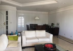 Apartamento com 3 Quartos para alugar, 156m²