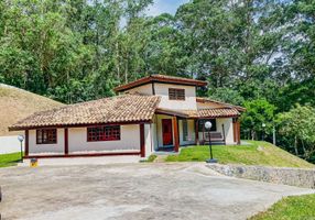 Casa de Condomínio com 3 Quartos à venda, 239m²