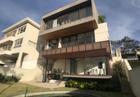 Casa com 4 Quartos à venda, 380m²