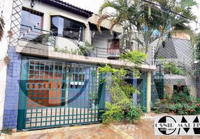 Casa com 3 Quartos à venda, 220m²