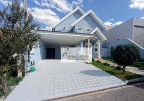 Casa de Condomínio com 3 Quartos para alugar, 300m²