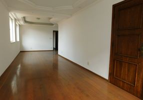 Apartamento com 4 Quartos para alugar, 150m²