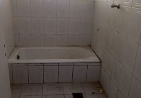Casa com 2 Quartos para alugar, 80m²