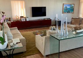 Apartamento com 4 Quartos à venda, 226m²