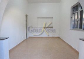 Casa com 2 Quartos para alugar, 105m²