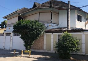 Casa com 3 Quartos à venda, 232m²