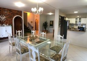 Casa com 4 Quartos para venda ou aluguel, 487m²