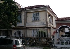 Casa com 7 Quartos à venda, 176m²