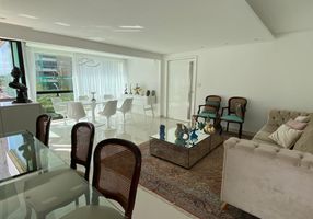 Apartamento com 4 Quartos à venda, 135m²