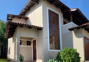 Sobrado com 3 Quartos à venda, 334m²