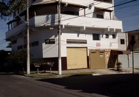 Ponto Comercial com 7 Quartos à venda, 678m²