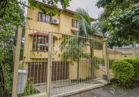 Casa com 3 Quartos à venda, 221m²