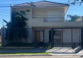 Casa com 4 Quartos à venda, 288m²