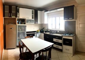 Casa com 3 Quartos à venda, 96m²